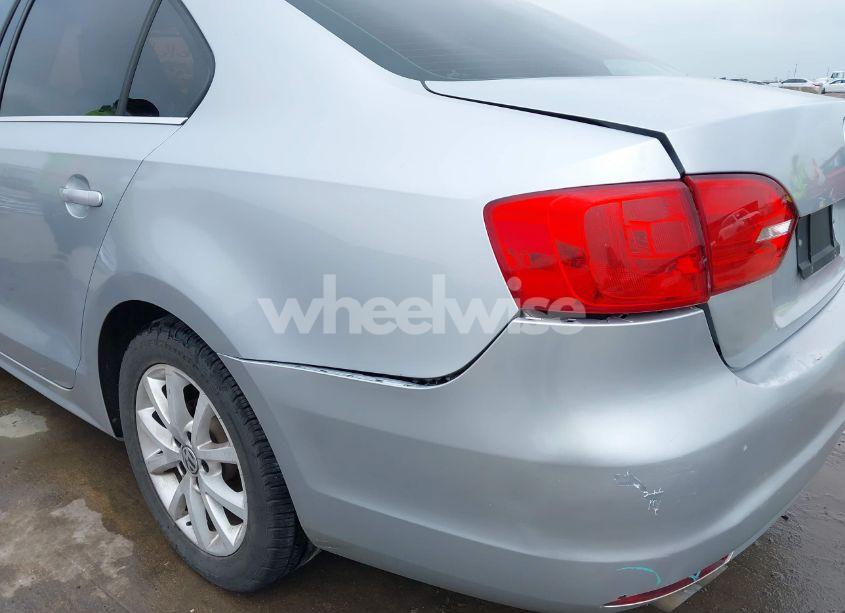 Photo 6 of 2013 Volkswagen Jetta 2.5L SE (VIN 3VWDX7AJXDM373706)