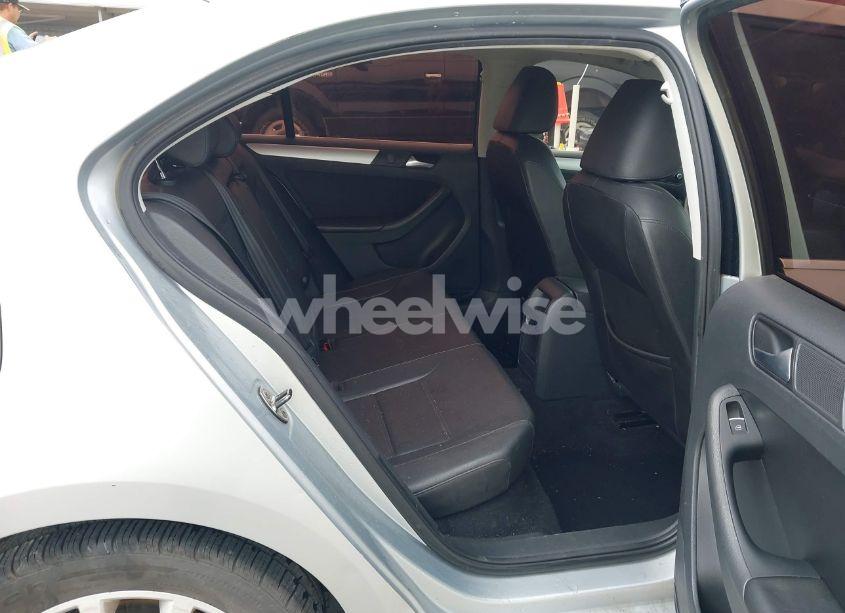 Photo 8 of 2013 Volkswagen Jetta 2.5L SE (VIN 3VWDX7AJXDM373706)