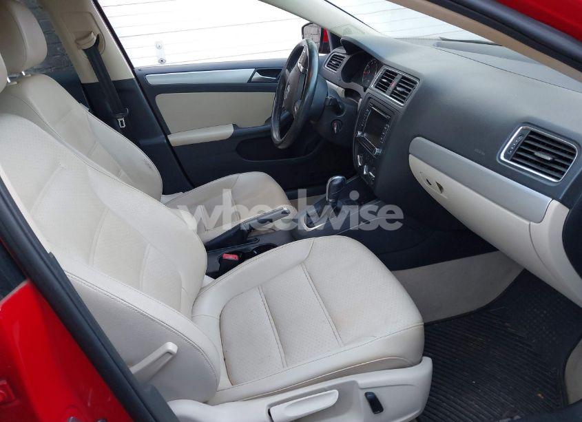 Photo 5 of 2013 Volkswagen Jetta 2.5L SE (VIN 3VWDX7AJXDM397133)