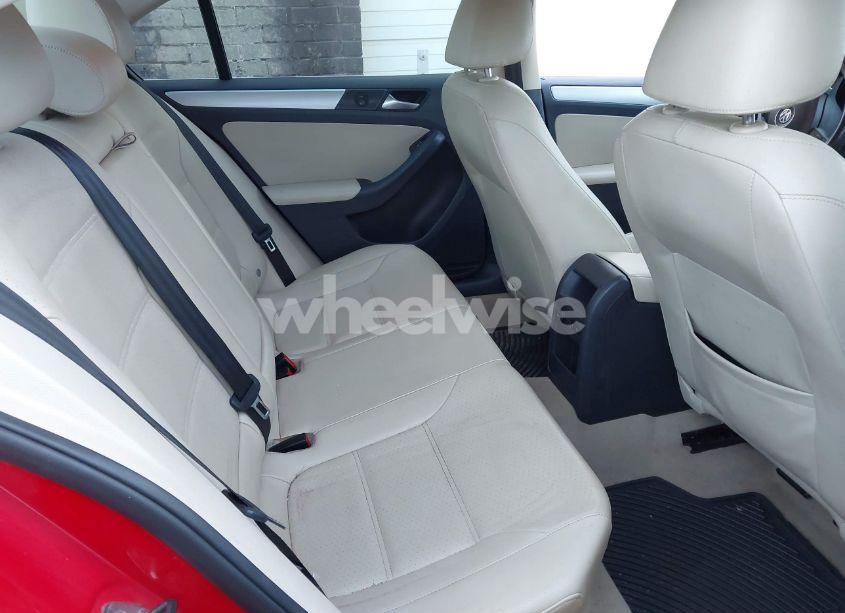 Photo 8 of 2013 Volkswagen Jetta 2.5L SE (VIN 3VWDX7AJXDM397133)