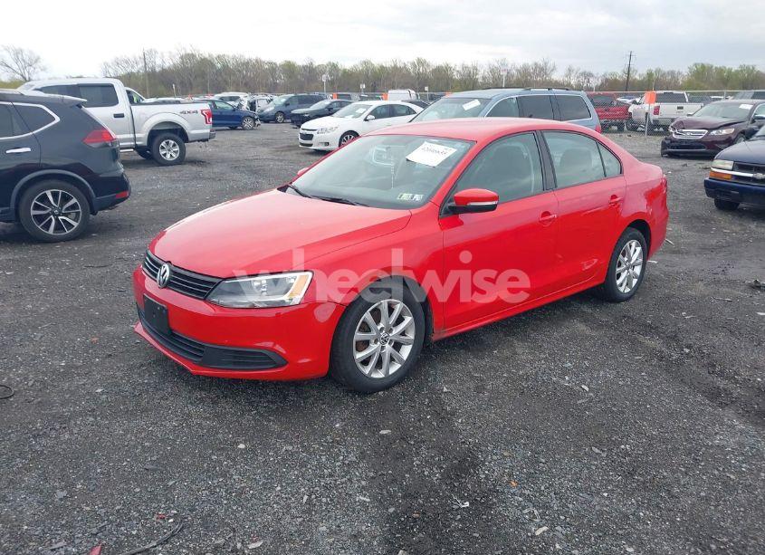 Photo 2 of 2011 Volkswagen Jetta 2.5L SE (VIN 3VWDZ7AJ0BM061238)