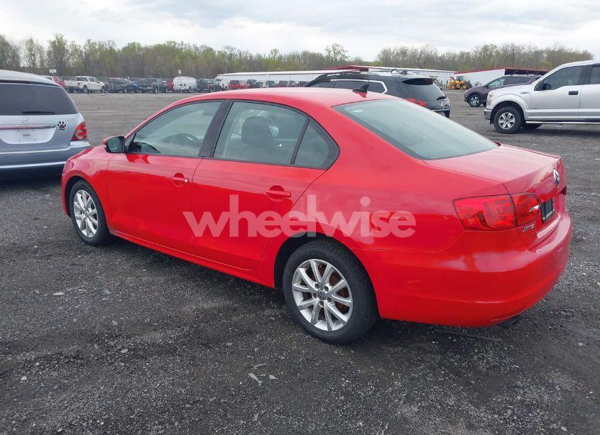 Photo 3 of 2011 Volkswagen Jetta 2.5L SE (VIN 3VWDZ7AJ0BM061238)