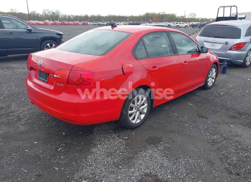 Photo 4 of 2011 Volkswagen Jetta 2.5L SE (VIN 3VWDZ7AJ0BM061238)