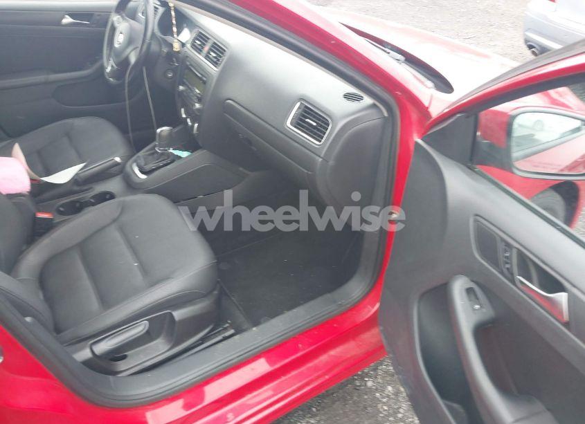 Photo 5 of 2011 Volkswagen Jetta 2.5L SE (VIN 3VWDZ7AJ0BM061238)