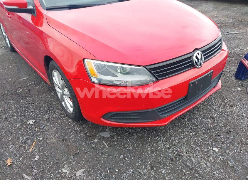 Photo 6 of 2011 Volkswagen Jetta 2.5L SE (VIN 3VWDZ7AJ0BM061238)