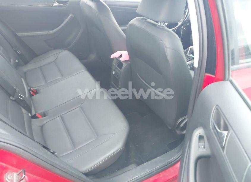 Photo 8 of 2011 Volkswagen Jetta 2.5L SE (VIN 3VWDZ7AJ0BM061238)