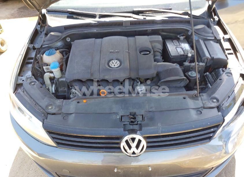 Photo 10 of 2011 Volkswagen Jetta 2.5L SE (VIN 3VWDZ7AJ0BM306023)