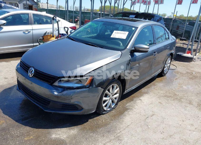 Photo 2 of 2011 Volkswagen Jetta 2.5L SE (VIN 3VWDZ7AJ0BM306023)