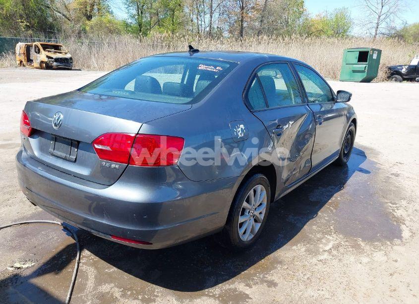 Photo 4 of 2011 Volkswagen Jetta 2.5L SE (VIN 3VWDZ7AJ0BM306023)