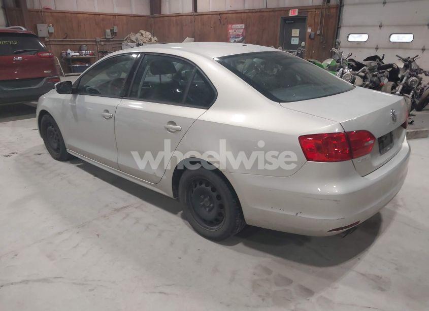 Photo 3 of 2011 Volkswagen Jetta 2.5L SE (VIN 3VWDZ7AJ0BM321296)