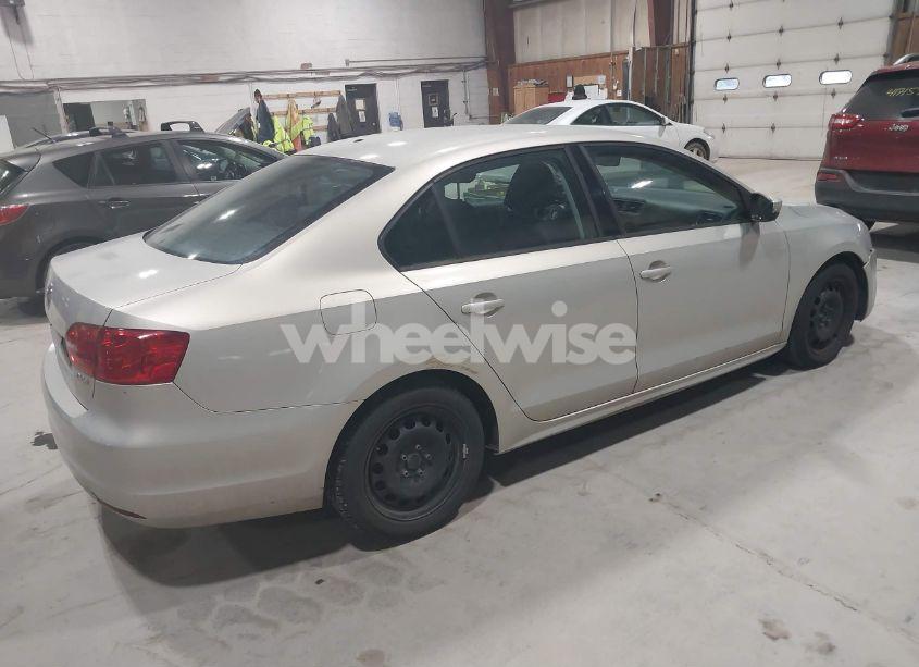 Photo 4 of 2011 Volkswagen Jetta 2.5L SE (VIN 3VWDZ7AJ0BM321296)