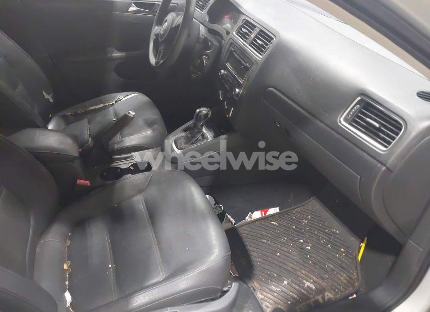 Photo 5 of 2011 Volkswagen Jetta 2.5L SE (VIN 3VWDZ7AJ0BM321296)