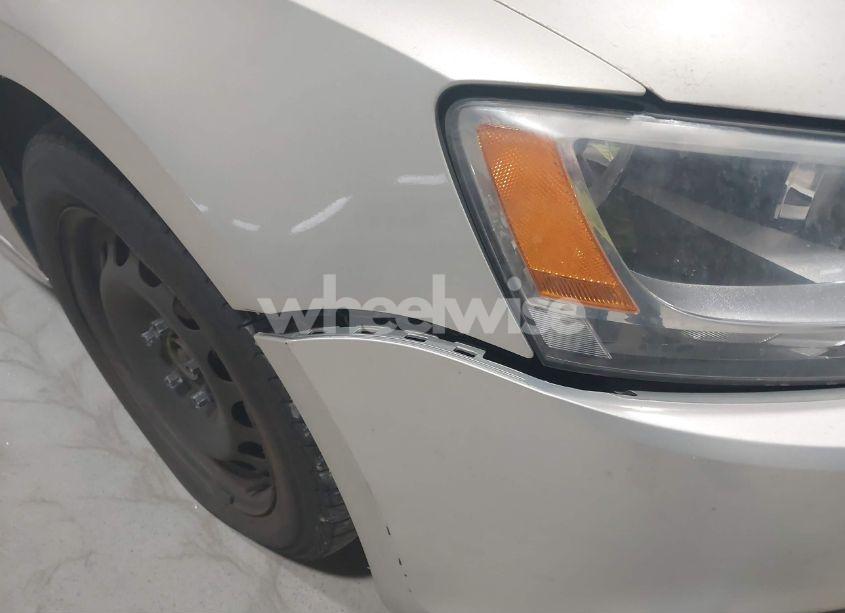 Photo 6 of 2011 Volkswagen Jetta 2.5L SE (VIN 3VWDZ7AJ0BM321296)