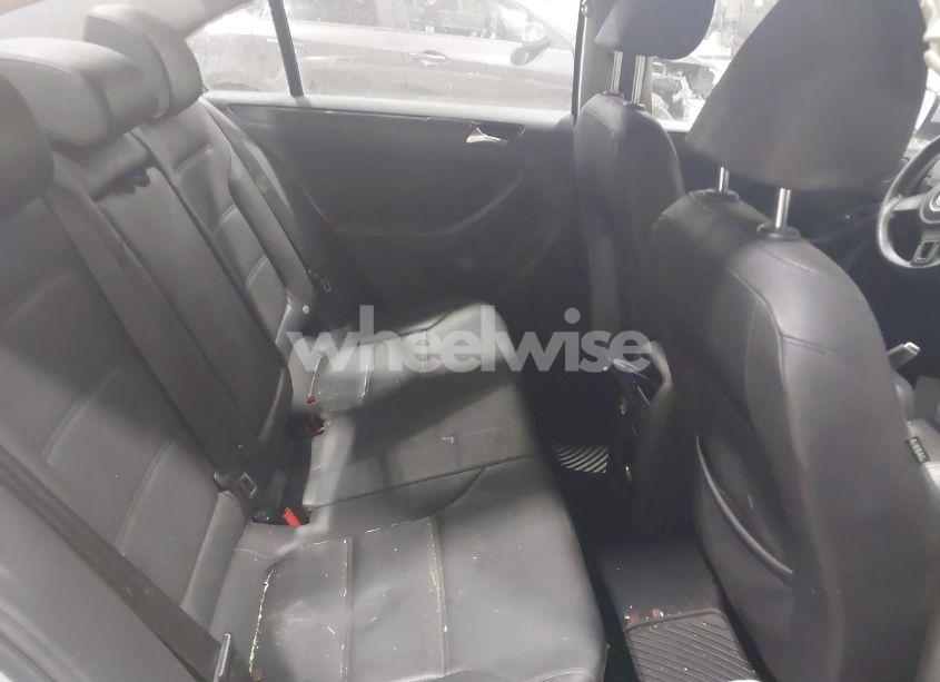 Photo 8 of 2011 Volkswagen Jetta 2.5L SE (VIN 3VWDZ7AJ0BM321296)