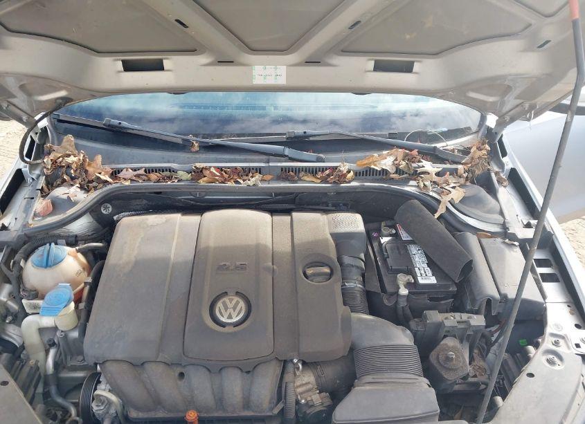 Photo 10 of 2011 Volkswagen Jetta 2.5L SE (VIN 3VWDZ7AJ0BM337160)