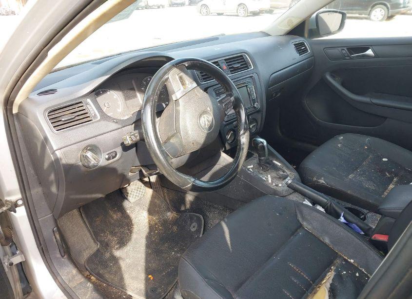 Photo 13 of 2011 Volkswagen Jetta 2.5L SE (VIN 3VWDZ7AJ0BM337160)