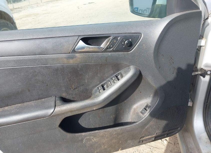 Photo 14 of 2011 Volkswagen Jetta 2.5L SE (VIN 3VWDZ7AJ0BM337160)