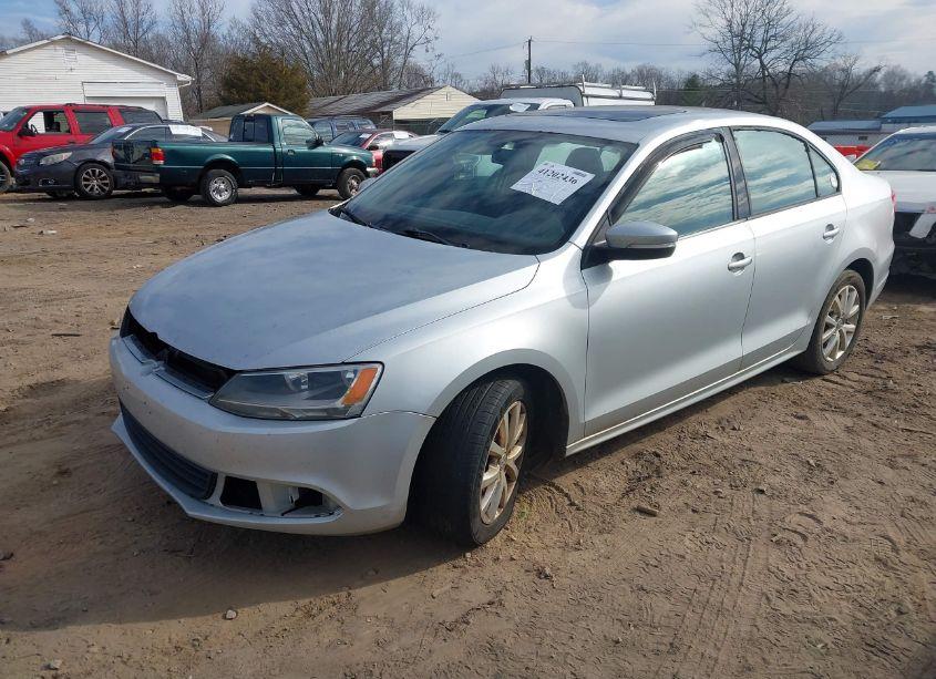 Photo 2 of 2011 Volkswagen Jetta 2.5L SE (VIN 3VWDZ7AJ0BM337160)