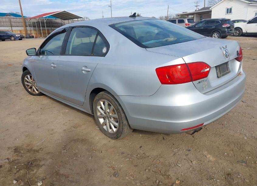 Photo 3 of 2011 Volkswagen Jetta 2.5L SE (VIN 3VWDZ7AJ0BM337160)