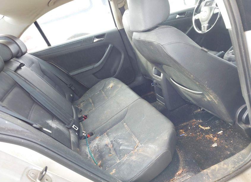 Photo 8 of 2011 Volkswagen Jetta 2.5L SE (VIN 3VWDZ7AJ0BM337160)