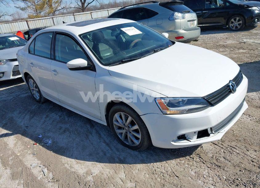2011 Volkswagen Jetta 2.5L SE (VIN 3VWDZ7AJ0BM344271) main photo