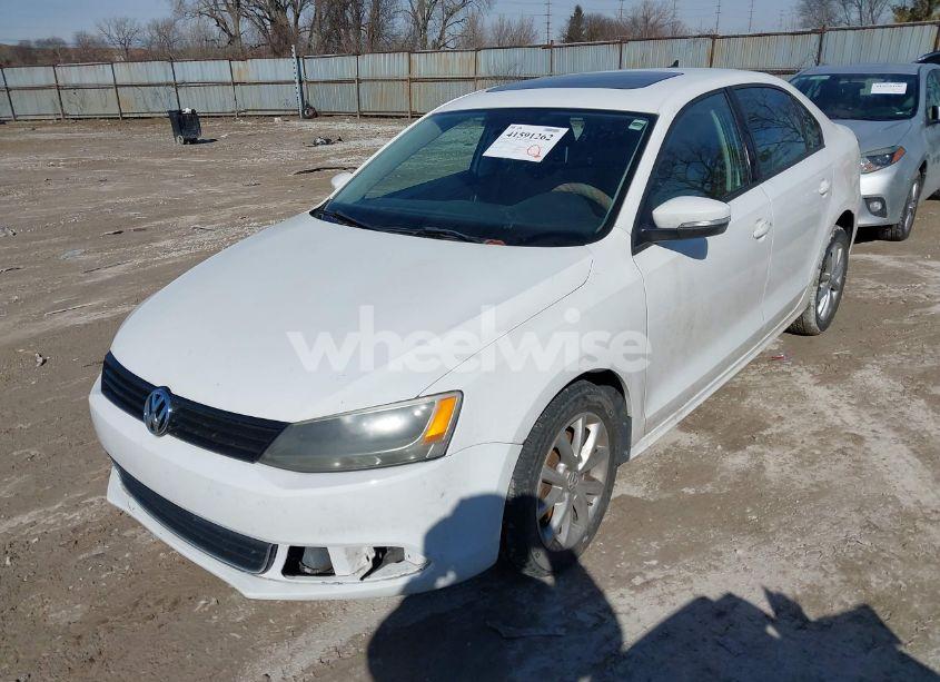 Photo 2 of 2011 Volkswagen Jetta 2.5L SE (VIN 3VWDZ7AJ0BM344271)