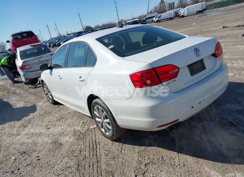 Photo 3 of 2011 Volkswagen Jetta 2.5L SE (VIN 3VWDZ7AJ0BM344271)