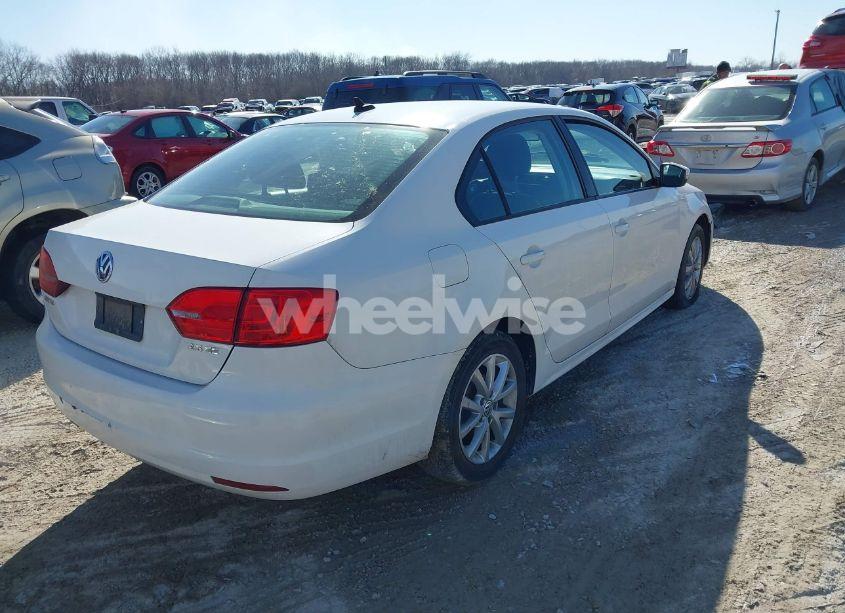 Photo 4 of 2011 Volkswagen Jetta 2.5L SE (VIN 3VWDZ7AJ0BM344271)