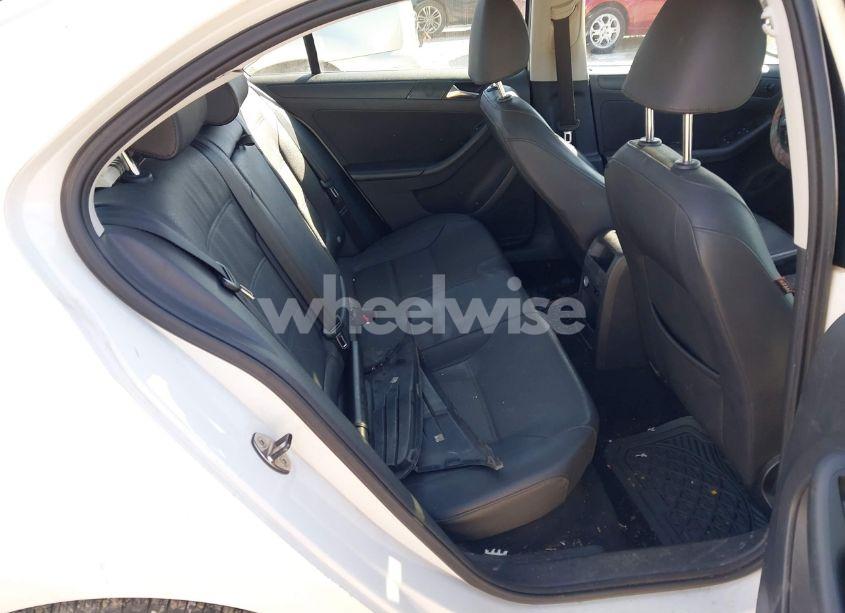 Photo 8 of 2011 Volkswagen Jetta 2.5L SE (VIN 3VWDZ7AJ0BM344271)