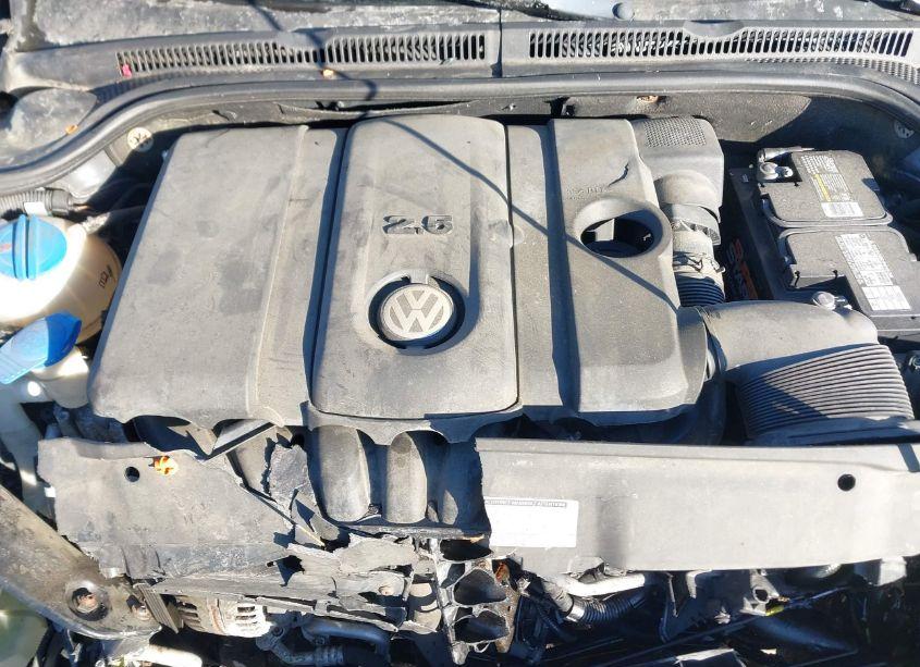 Photo 10 of 2011 Volkswagen Jetta 2.5L SE (VIN 3VWDZ7AJ1BM039653)