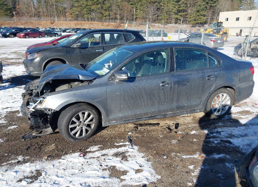 Photo 14 of 2011 Volkswagen Jetta 2.5L SE (VIN 3VWDZ7AJ1BM039653)