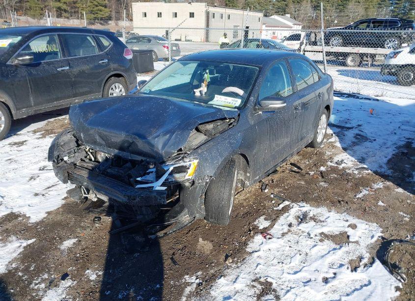 Photo 2 of 2011 Volkswagen Jetta 2.5L SE (VIN 3VWDZ7AJ1BM039653)