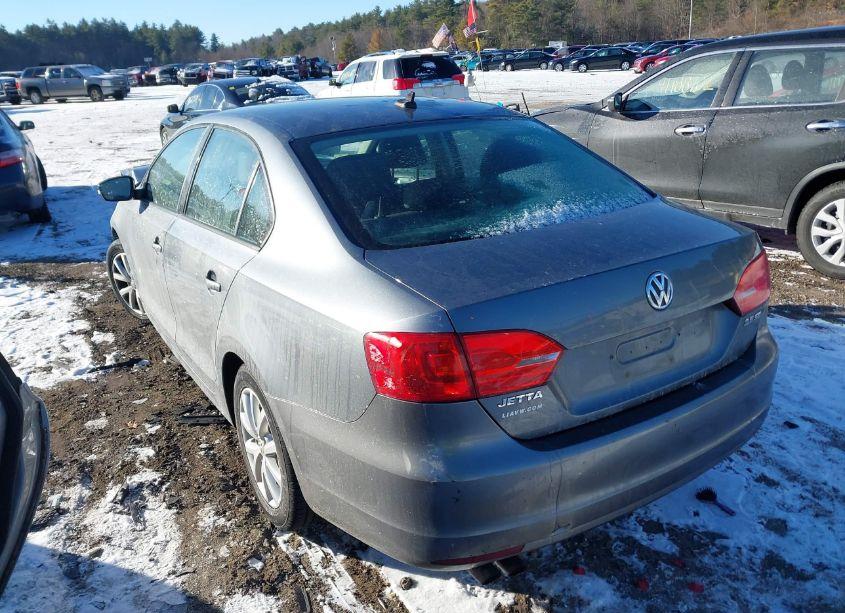Photo 3 of 2011 Volkswagen Jetta 2.5L SE (VIN 3VWDZ7AJ1BM039653)