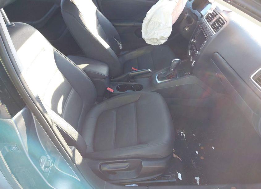 Photo 5 of 2011 Volkswagen Jetta 2.5L SE (VIN 3VWDZ7AJ1BM039653)