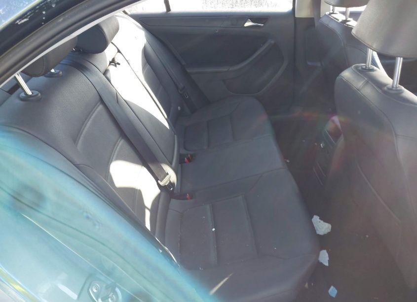 Photo 8 of 2011 Volkswagen Jetta 2.5L SE (VIN 3VWDZ7AJ1BM039653)