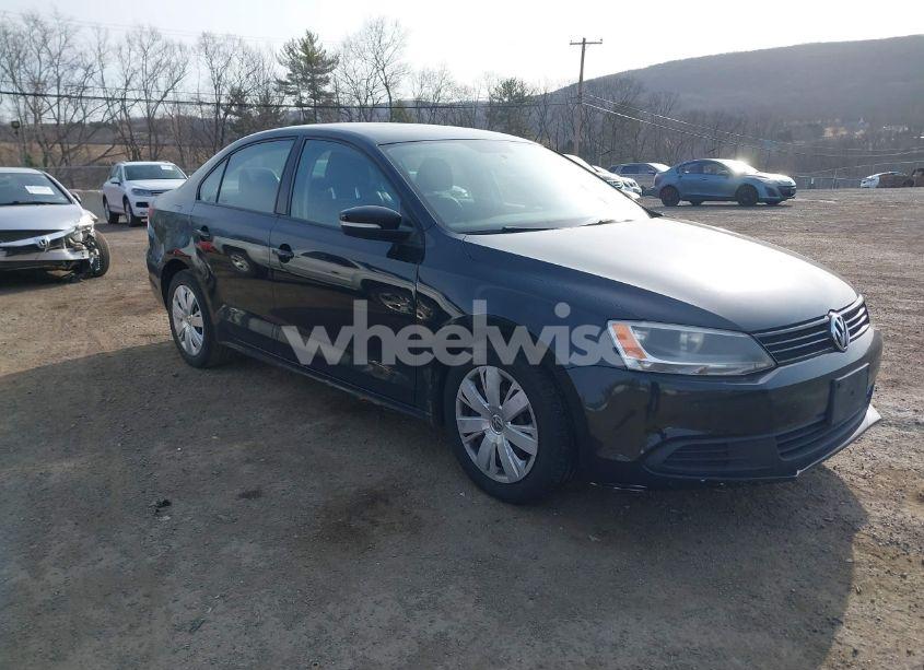 2011 Volkswagen Jetta 2.5L SE (VIN 3VWDZ7AJ1BM331271) main photo