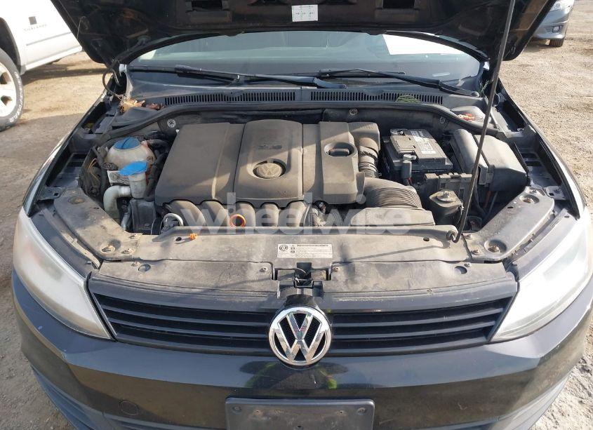 Photo 10 of 2011 Volkswagen Jetta 2.5L SE (VIN 3VWDZ7AJ1BM331271)