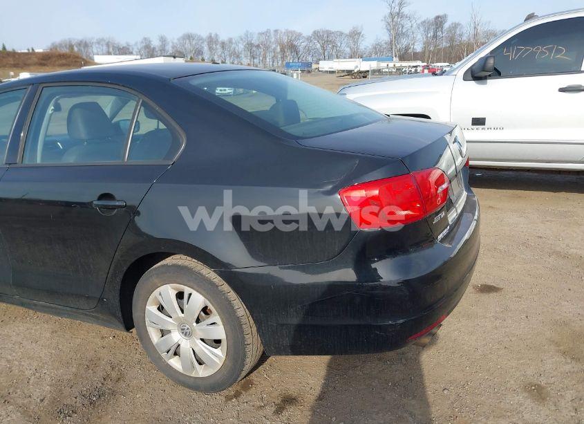 Photo 6 of 2011 Volkswagen Jetta 2.5L SE (VIN 3VWDZ7AJ1BM331271)