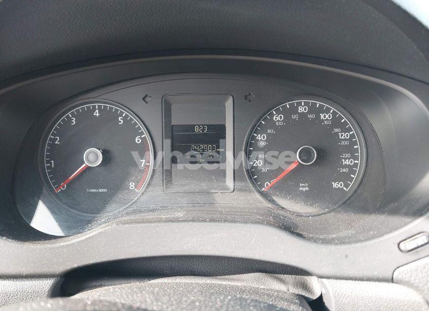 Photo 7 of 2011 Volkswagen Jetta 2.5L SE (VIN 3VWDZ7AJ1BM331271)