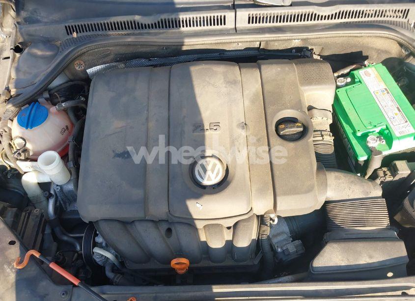 Photo 10 of 2011 Volkswagen Jetta 2.5L SE (VIN 3VWDZ7AJ1BM353206)