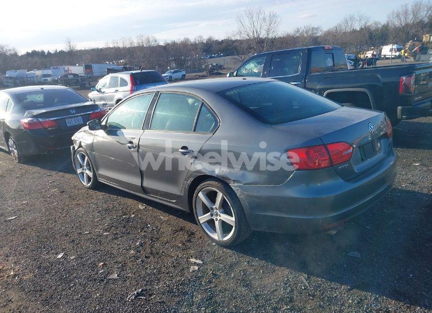 Photo 3 of 2011 Volkswagen Jetta 2.5L SE (VIN 3VWDZ7AJ1BM353206)