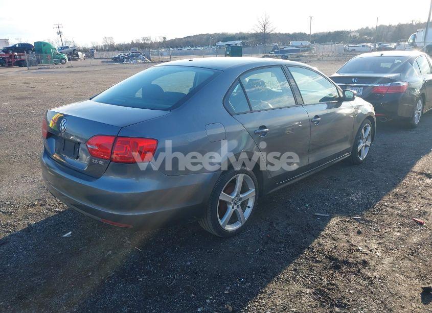 Photo 4 of 2011 Volkswagen Jetta 2.5L SE (VIN 3VWDZ7AJ1BM353206)