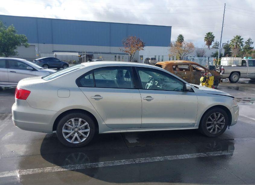 Photo 13 of 2011 Volkswagen Jetta 2.5L SE (VIN 3VWDZ7AJ1BM355473)