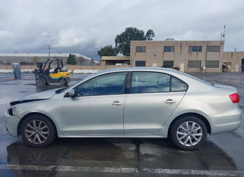 Photo 14 of 2011 Volkswagen Jetta 2.5L SE (VIN 3VWDZ7AJ1BM355473)