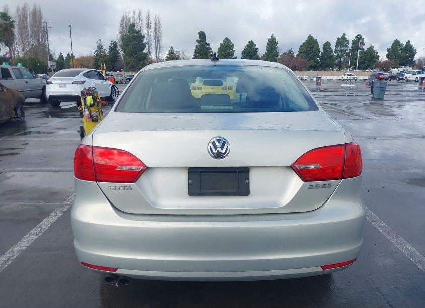 Photo 16 of 2011 Volkswagen Jetta 2.5L SE (VIN 3VWDZ7AJ1BM355473)