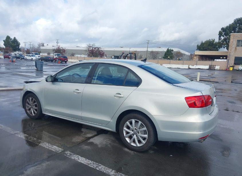 Photo 3 of 2011 Volkswagen Jetta 2.5L SE (VIN 3VWDZ7AJ1BM355473)