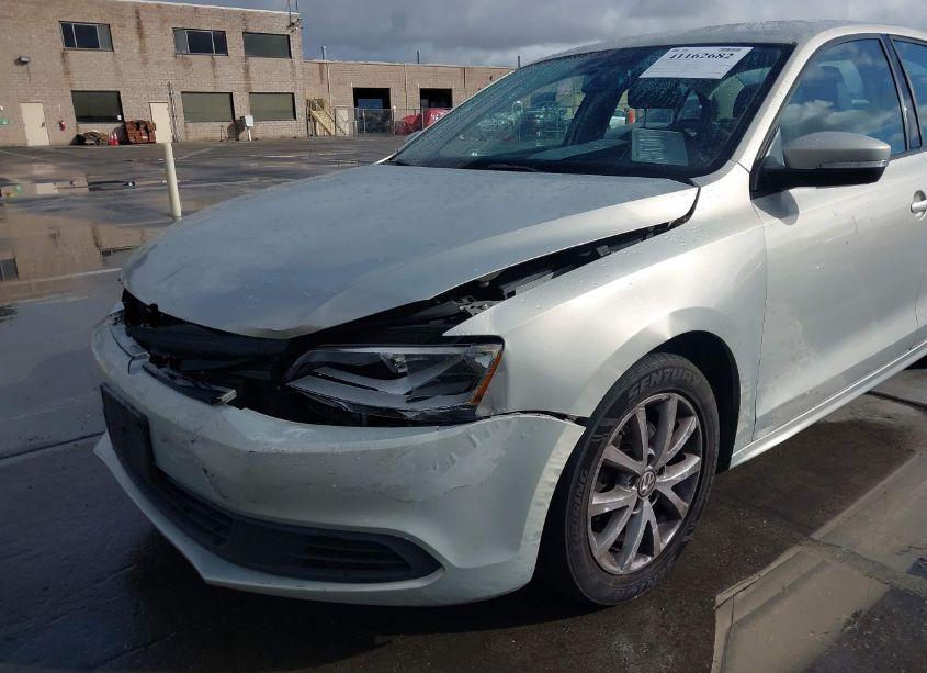 Photo 6 of 2011 Volkswagen Jetta 2.5L SE (VIN 3VWDZ7AJ1BM355473)