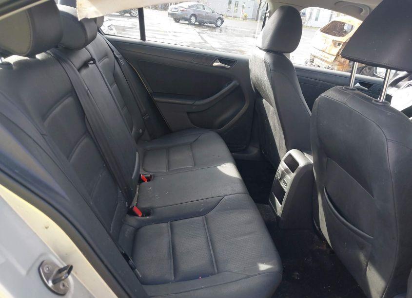 Photo 8 of 2011 Volkswagen Jetta 2.5L SE (VIN 3VWDZ7AJ1BM355473)