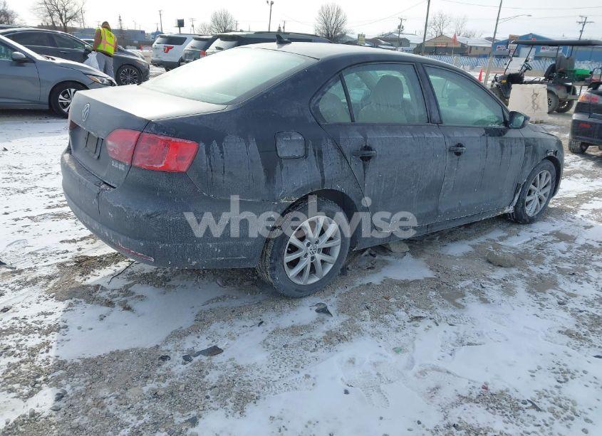 Photo 4 of 2011 Volkswagen Jetta 2.5L SE (VIN 3VWDZ7AJ1BM365467)