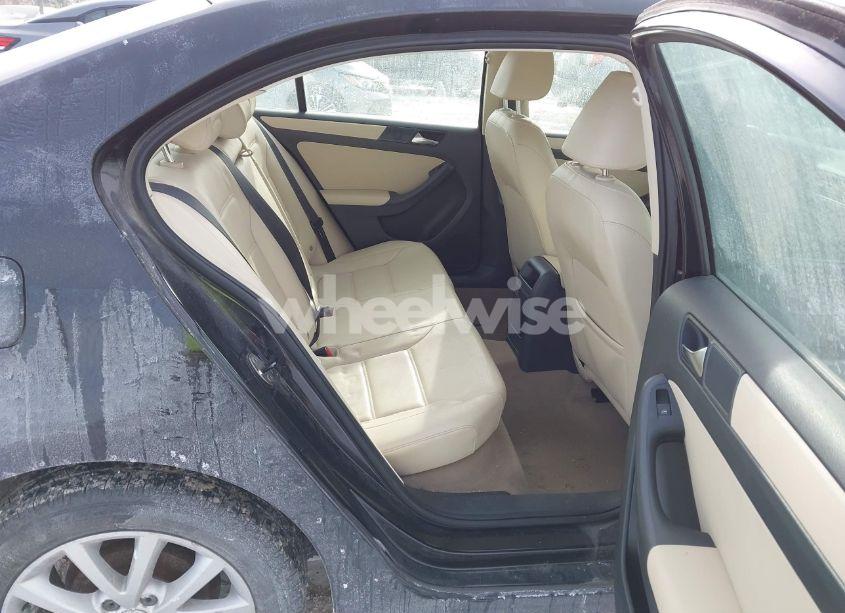 Photo 8 of 2011 Volkswagen Jetta 2.5L SE (VIN 3VWDZ7AJ1BM365467)